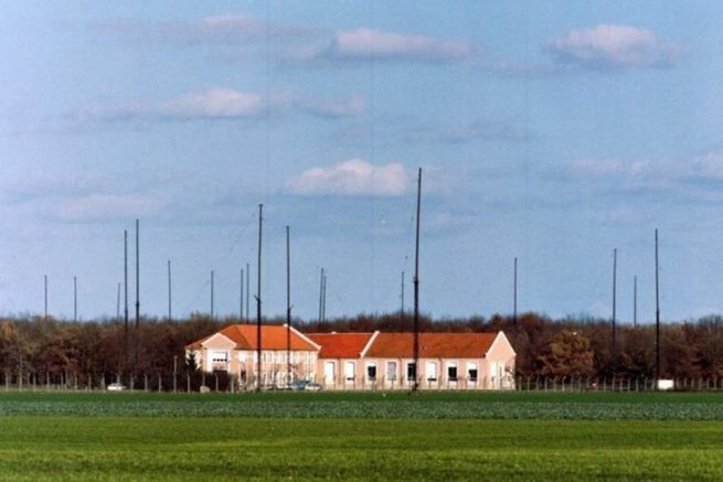 Source : https://www.bateaux.com/article/35150/saint-lys-radio-les-telecommunications-depuis-un-navire-tuees-l-avenement-des-communications-par-satellite